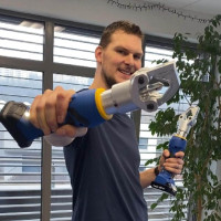 Krimpování bez výměny matric? Objevte trnové lisování Klauke
